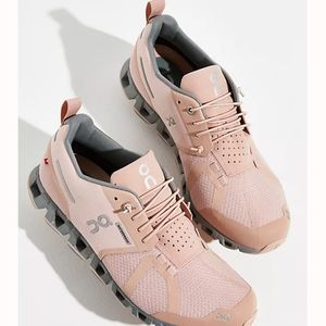 On coud waterproof. Rose/lunar color size 8